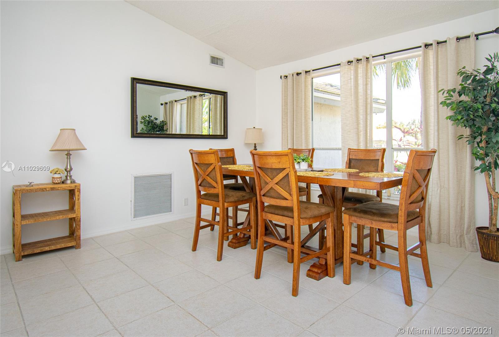 9660 Carousel Circle South Boca Raton, FL 33434 - Photo 8 of 25