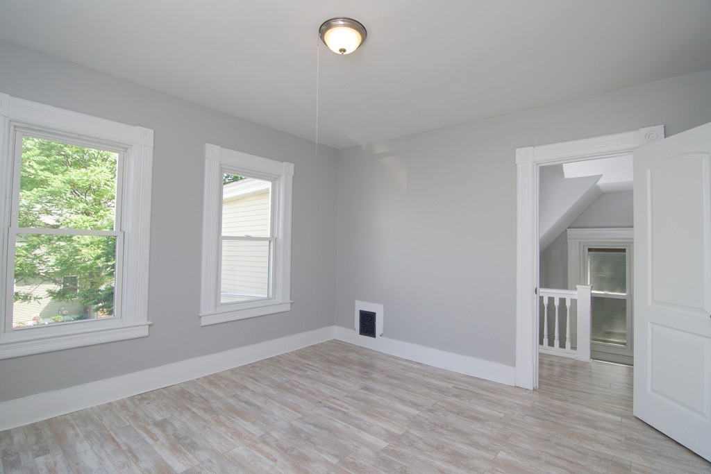 163 Johnson Street Springfield, MA 01108 - Photo 15 of 30