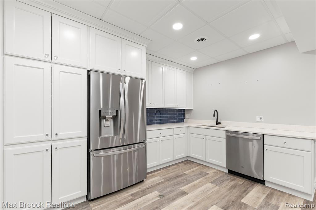 4211 Kent Road Royal Oak, MI 48073 - Photo 22 of 54