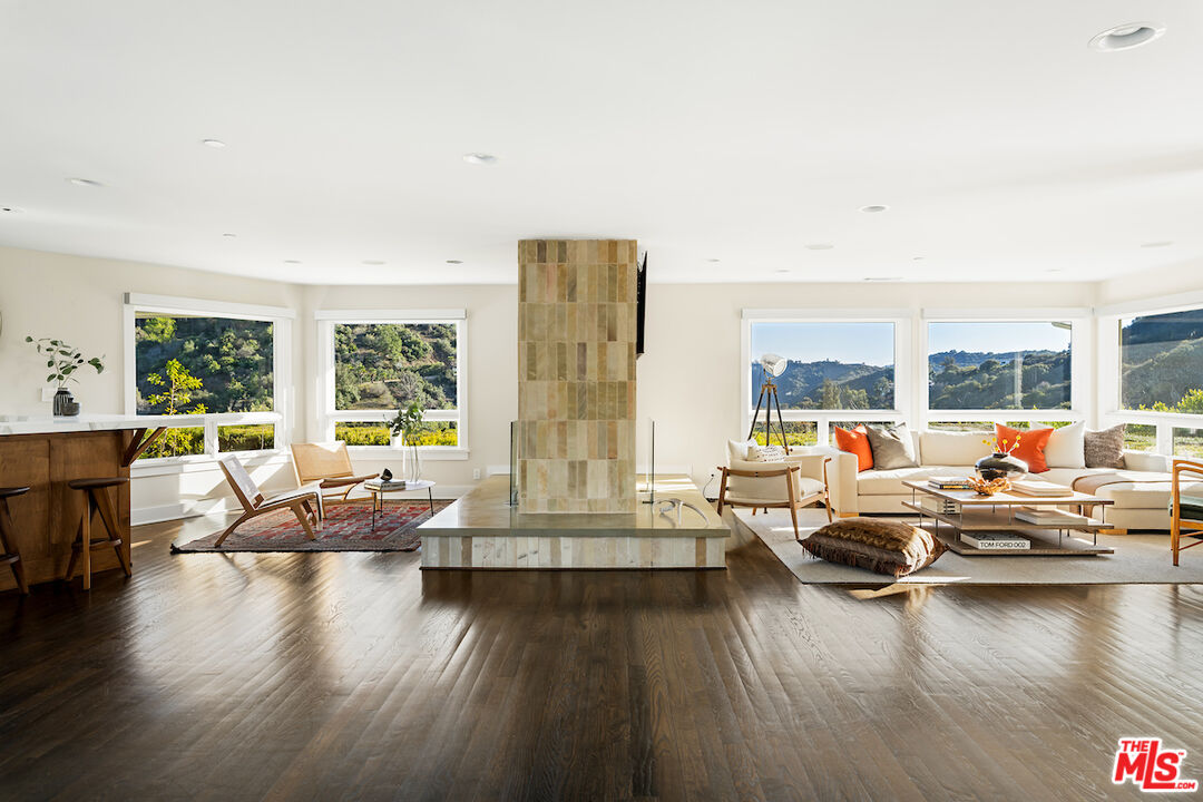 2547 Hutton Drive Beverly Hills, CA 90210 - Photo 1 of 42