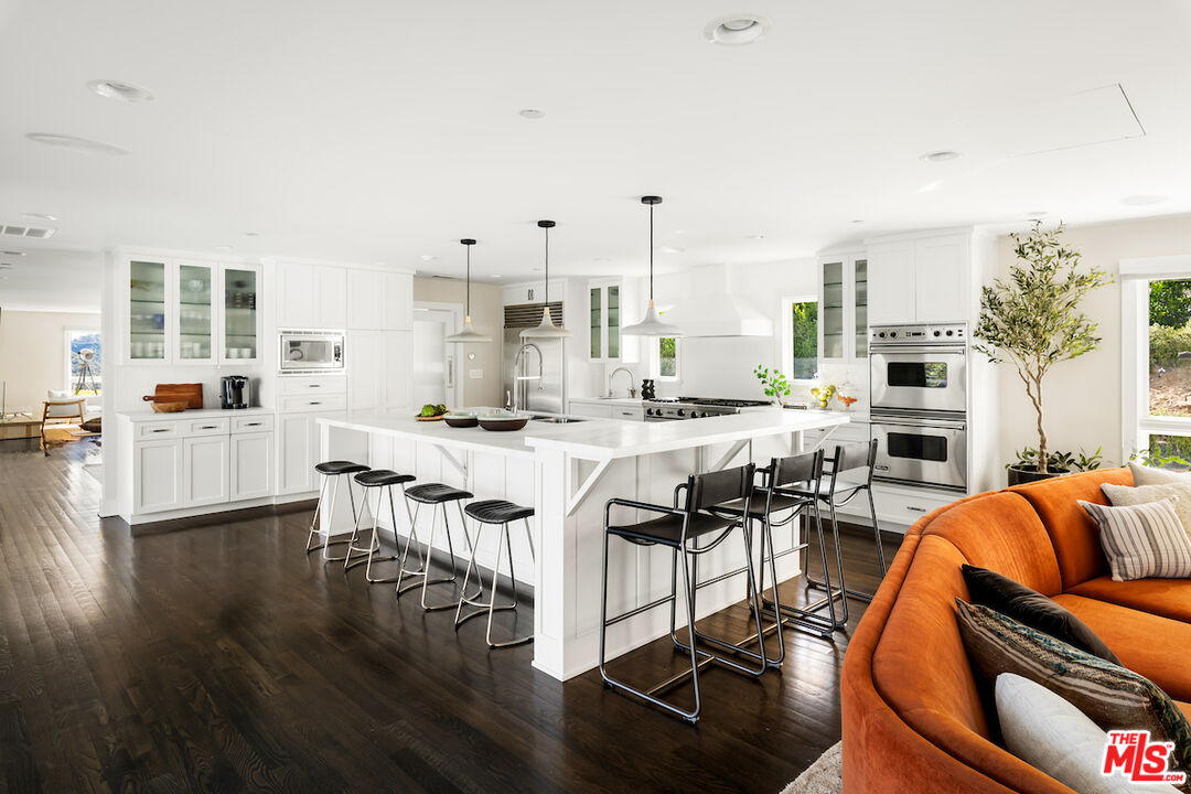 2547 Hutton Drive Beverly Hills, CA 90210 - Photo 15 of 42