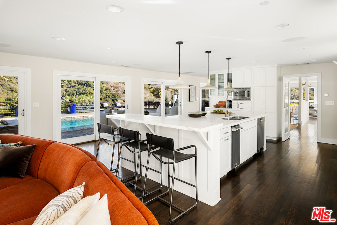 2547 Hutton Drive Beverly Hills, CA 90210 - Photo 16 of 42