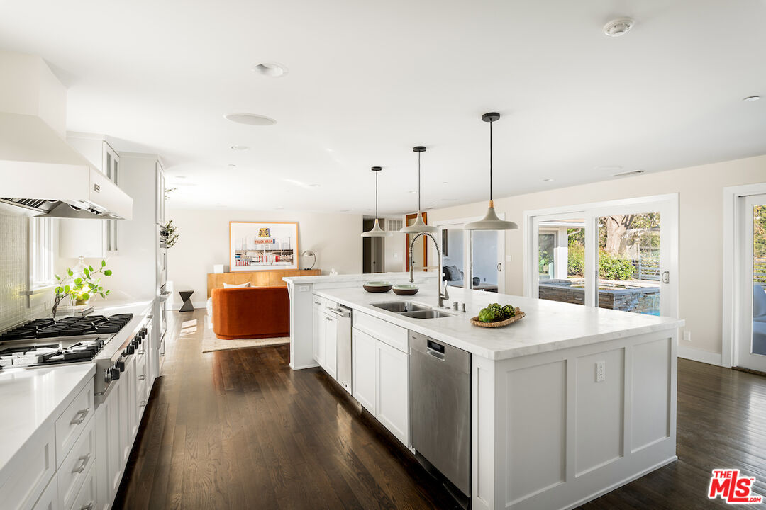 2547 Hutton Drive Beverly Hills, CA 90210 - Photo 17 of 42