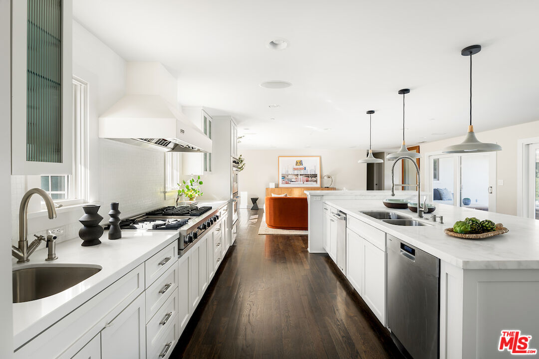 2547 Hutton Drive Beverly Hills, CA 90210 - Photo 18 of 42