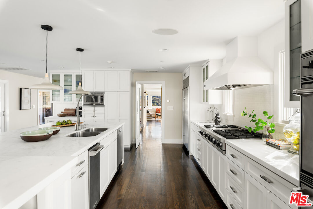 2547 Hutton Drive Beverly Hills, CA 90210 - Photo 19 of 42