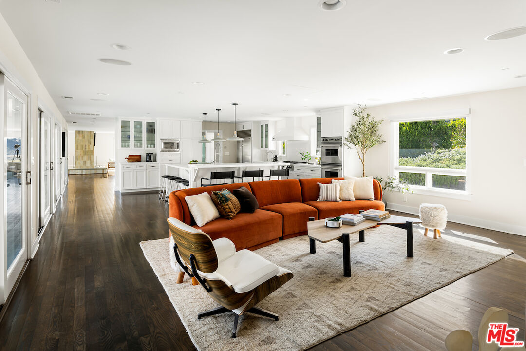 2547 Hutton Drive Beverly Hills, CA 90210 - Photo 2 of 42