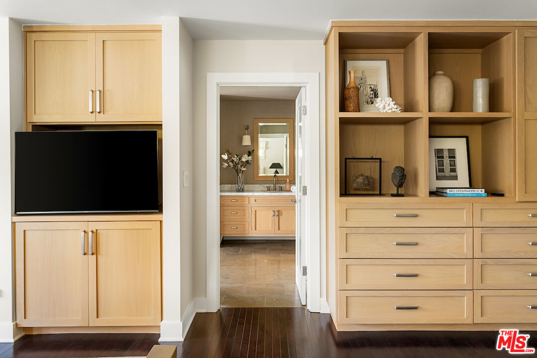 2547 Hutton Drive Beverly Hills, CA 90210 - Photo 24 of 42