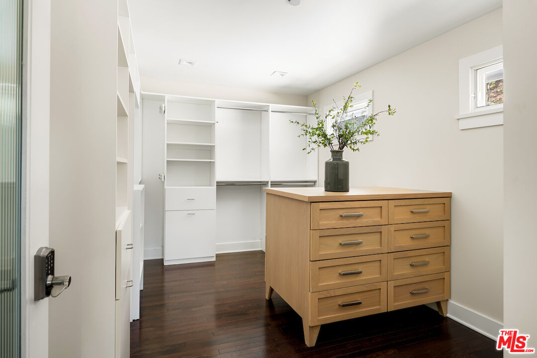 2547 Hutton Drive Beverly Hills, CA 90210 - Photo 27 of 42