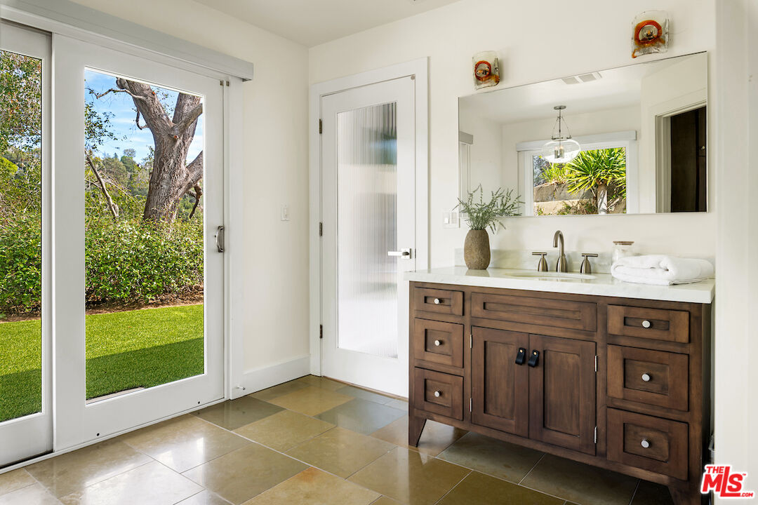 2547 Hutton Drive Beverly Hills, CA 90210 - Photo 31 of 42