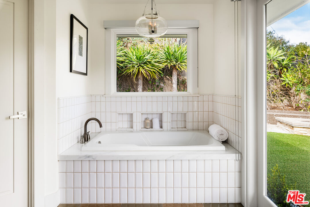 2547 Hutton Drive Beverly Hills, CA 90210 - Photo 32 of 42