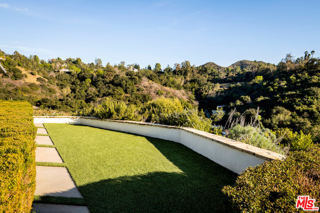 2547 Hutton Drive Beverly Hills, CA 90210 - Photo 41 of 42