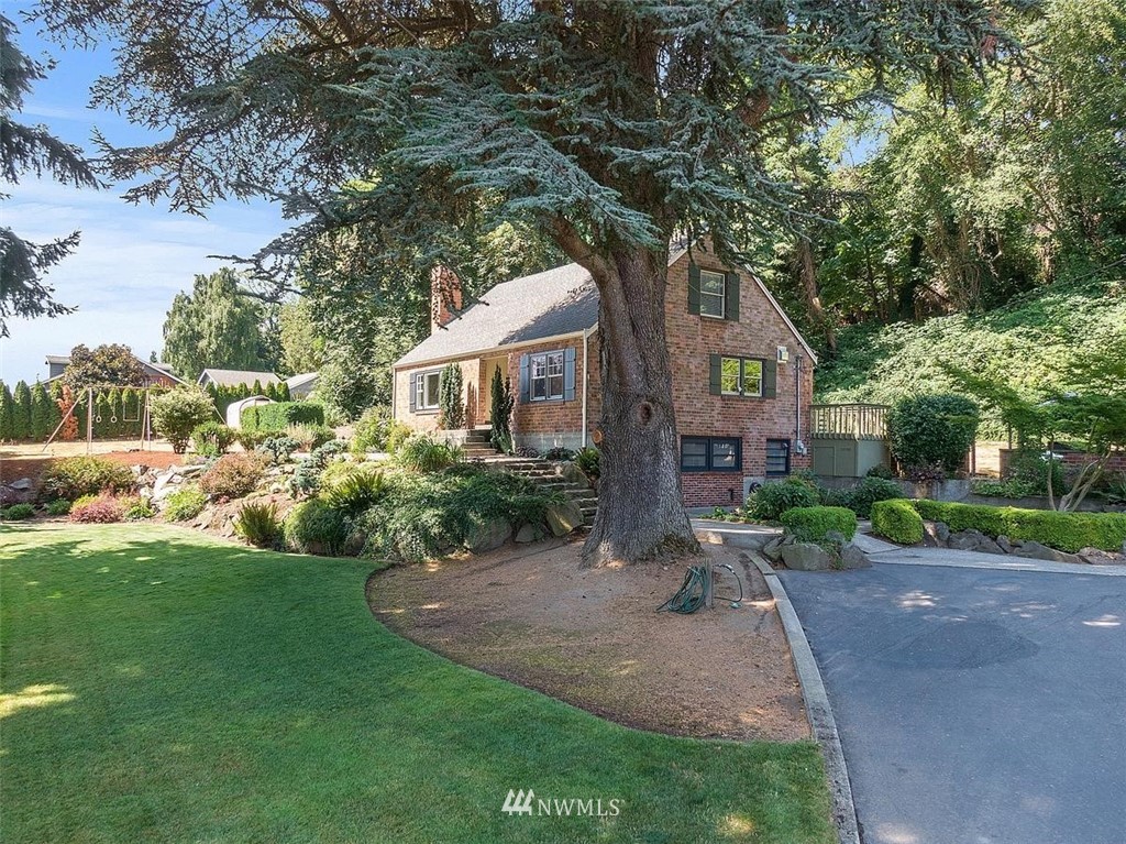 16471 Sylvester Road Southwest Burien, WA 98166 - Photo 1 of 40