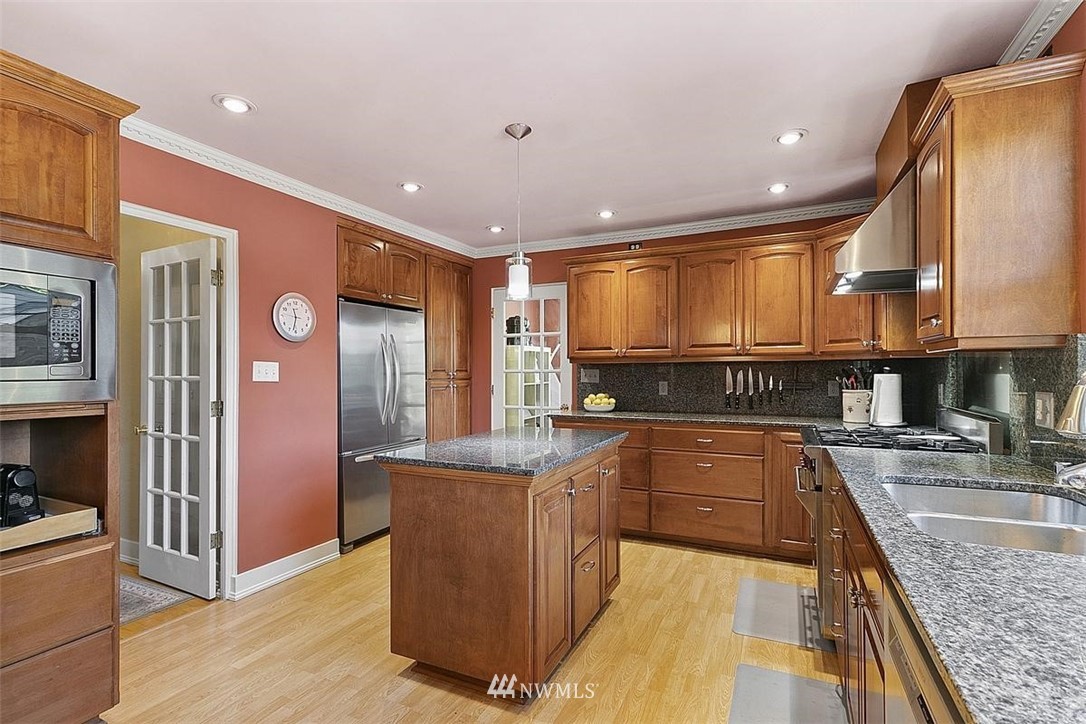 16471 Sylvester Road Southwest Burien, WA 98166 - Photo 12 of 40