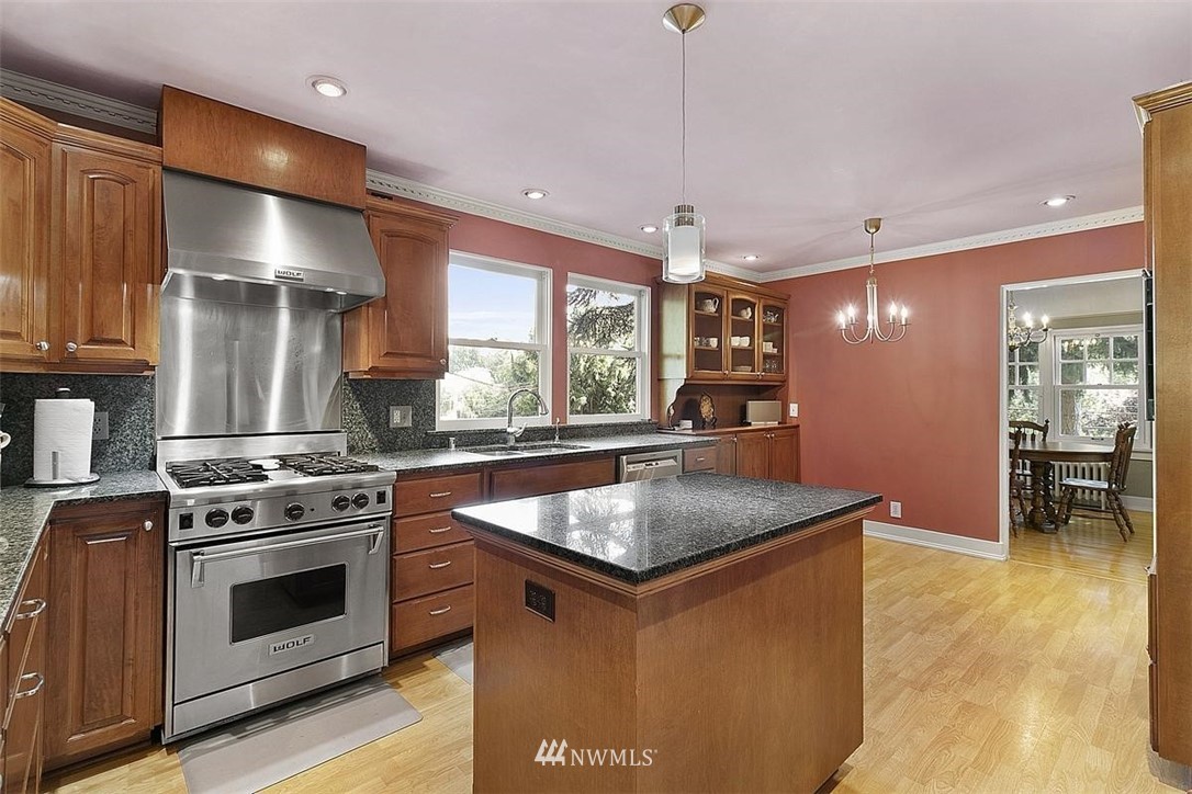 16471 Sylvester Road Southwest Burien, WA 98166 - Photo 13 of 40