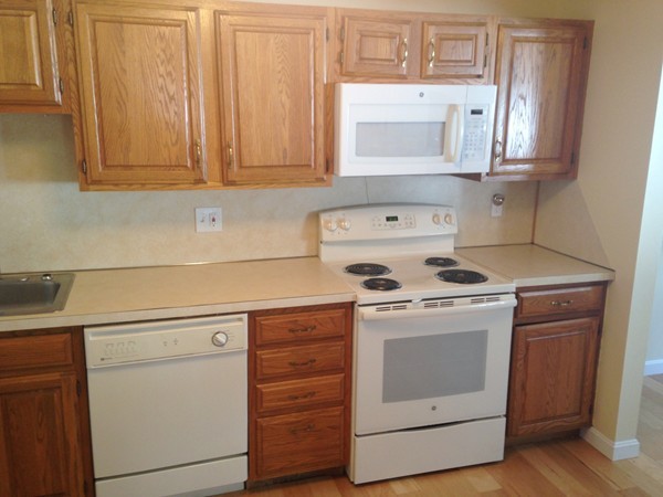 302 Ridgefield Circle, Unit D Clinton, MA 01510 - Photo 3 of 22
