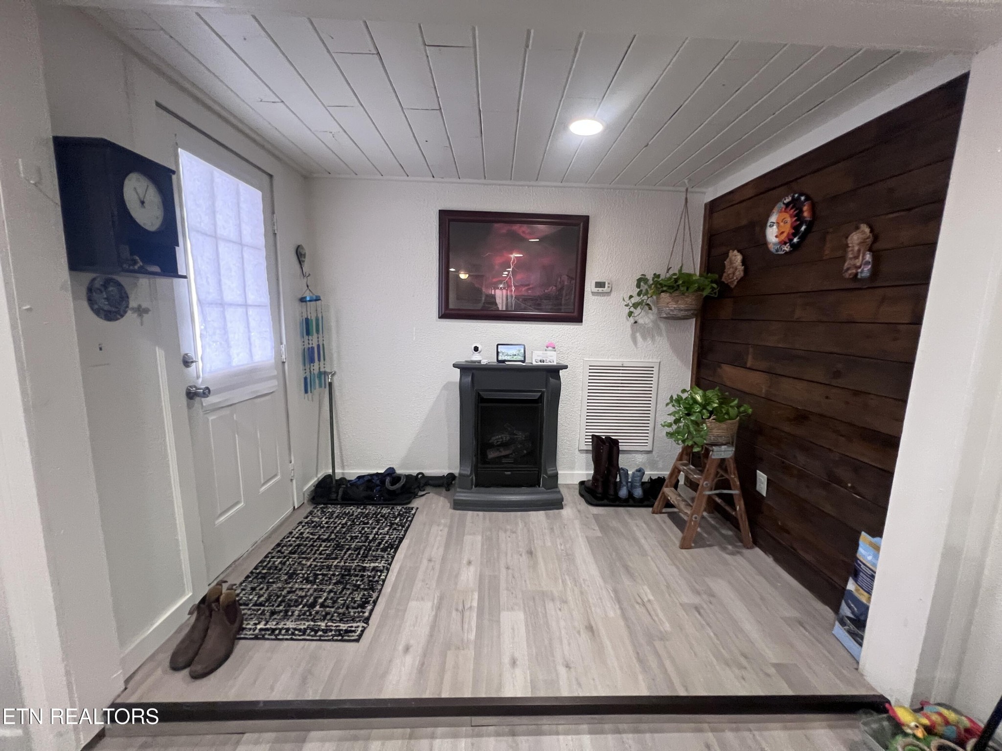428 Patton Heights Circle Jamestown, TN 38556 - Photo 6 of 29 a living room with furniture and a fireplace
