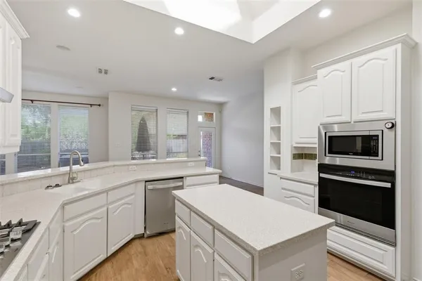 $2,800 | 6404 Parkside Drive, Arlington, TX 76001