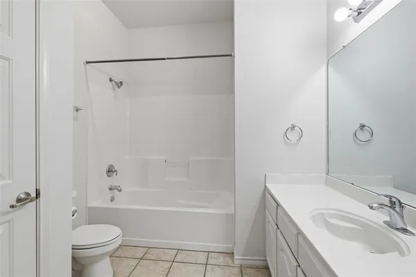 $2,800 | 6404 Parkside Drive, Arlington, TX 76001