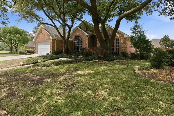 $2,800 | 6404 Parkside Drive, Arlington, TX 76001