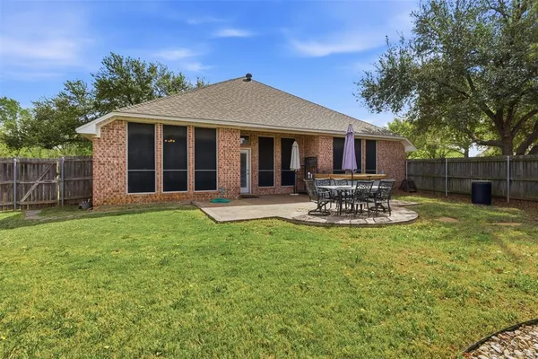 $2,800 | 6404 Parkside Drive, Arlington, TX 76001