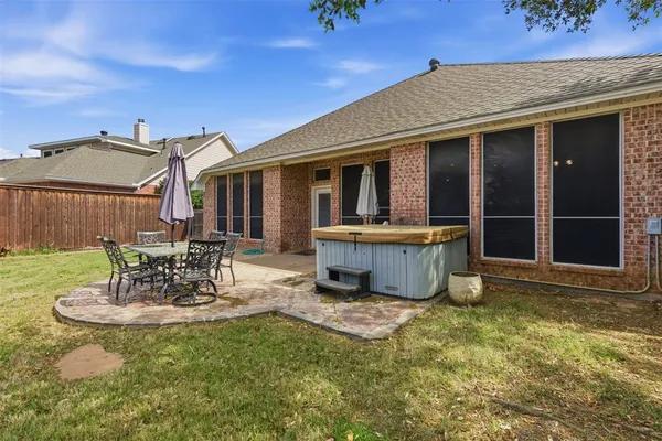 $2,800 | 6404 Parkside Drive, Arlington, TX 76001