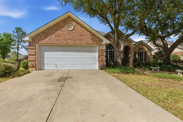 $2,800 | 6404 Parkside Drive, Arlington, TX 76001