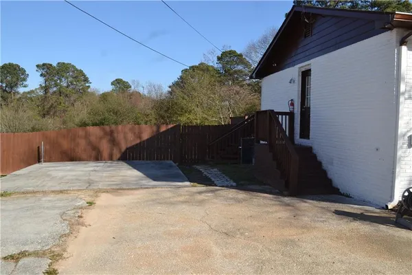 $1,200 | 555 Lee Byrd Road, Loganville, GA 30052