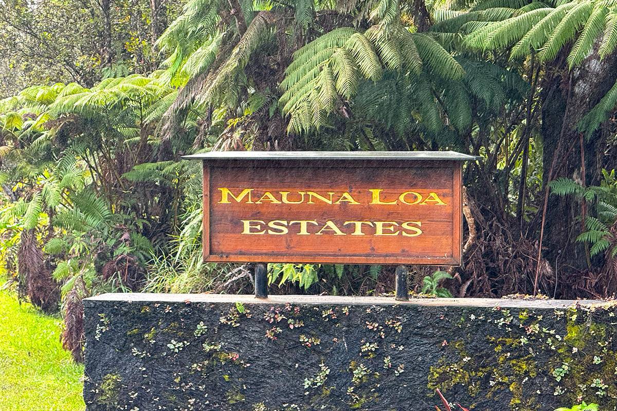 9th Street, Volcano, HI 96785 Compass