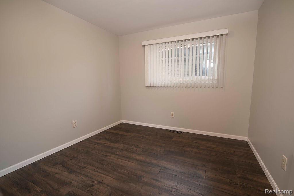 25862 Reeck Road Woodhaven, MI 48183 - Photo 13 of 20