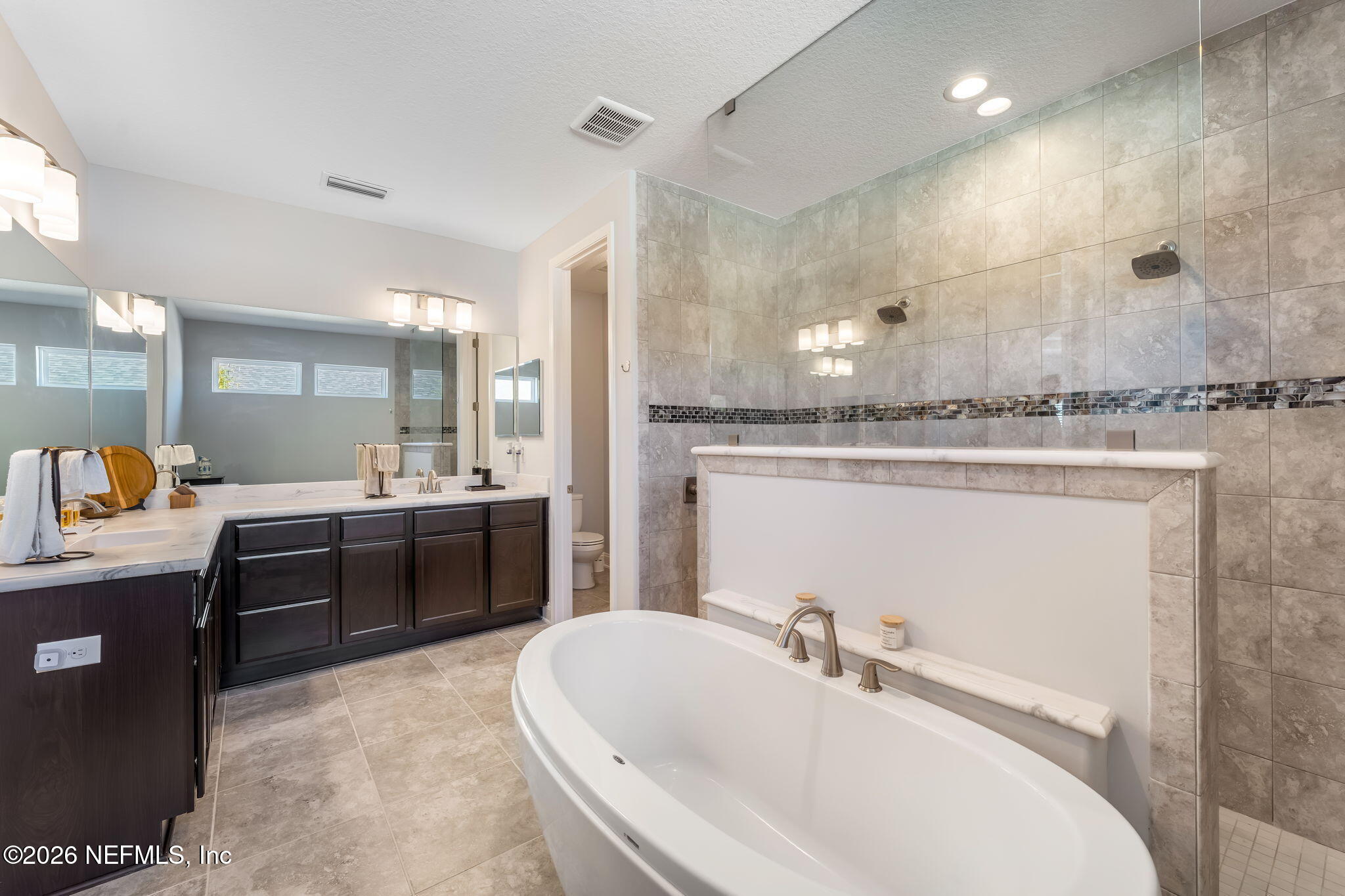 348 Windwalker Drive St. Augustine, FL 32092 - Photo 25 of 49 Owner's Suite - Ensuite Bath