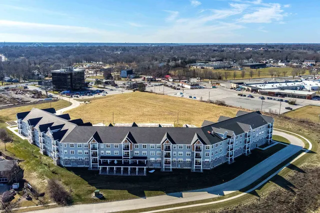 $179,000 | 2592 Middle Road, Unit 208, Bettendorf, IA 52722