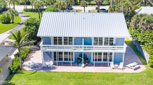 a view of a backyard of the house