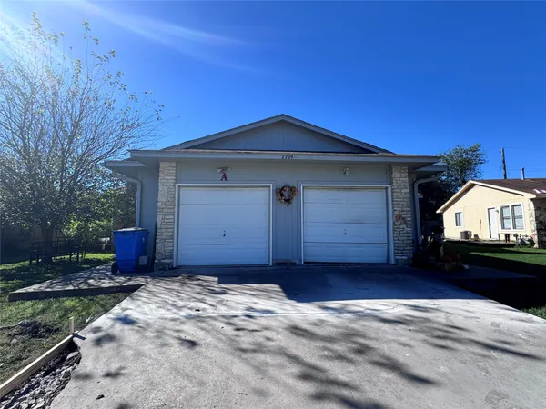 $319,990 | 2709 Sunny Lane, Taylor, TX 76574