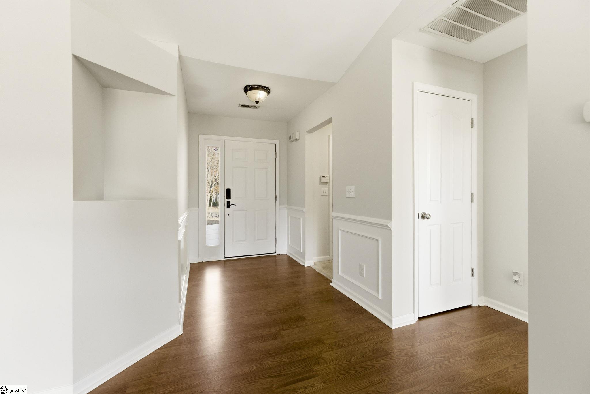 913 Breezewood Court Greer, SC 29651 - Photo 4 of 28