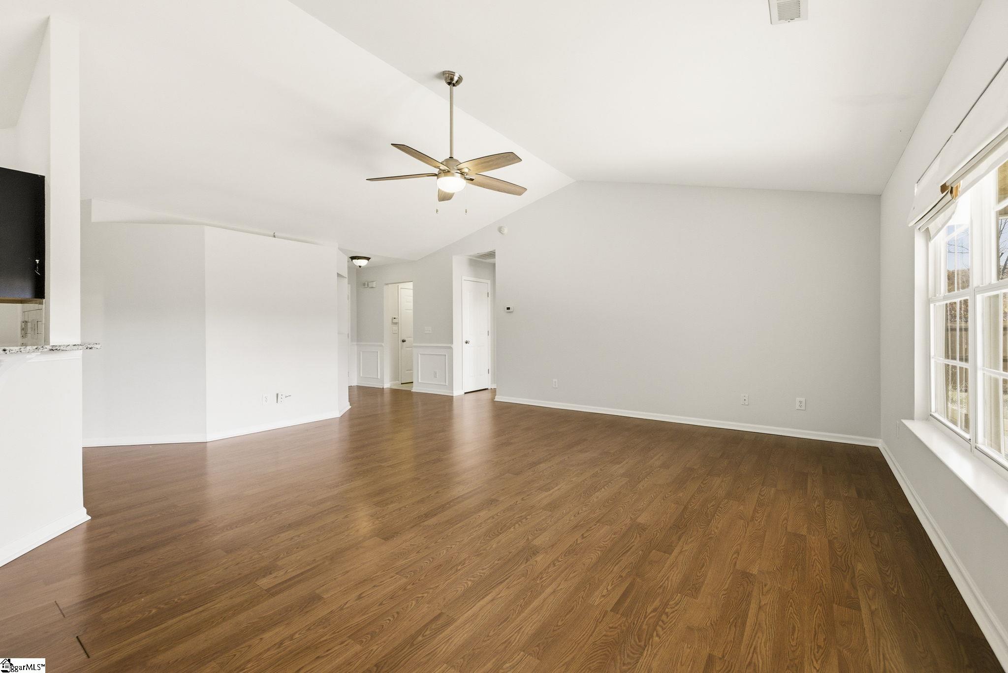 913 Breezewood Court Greer, SC 29651 - Photo 6 of 28