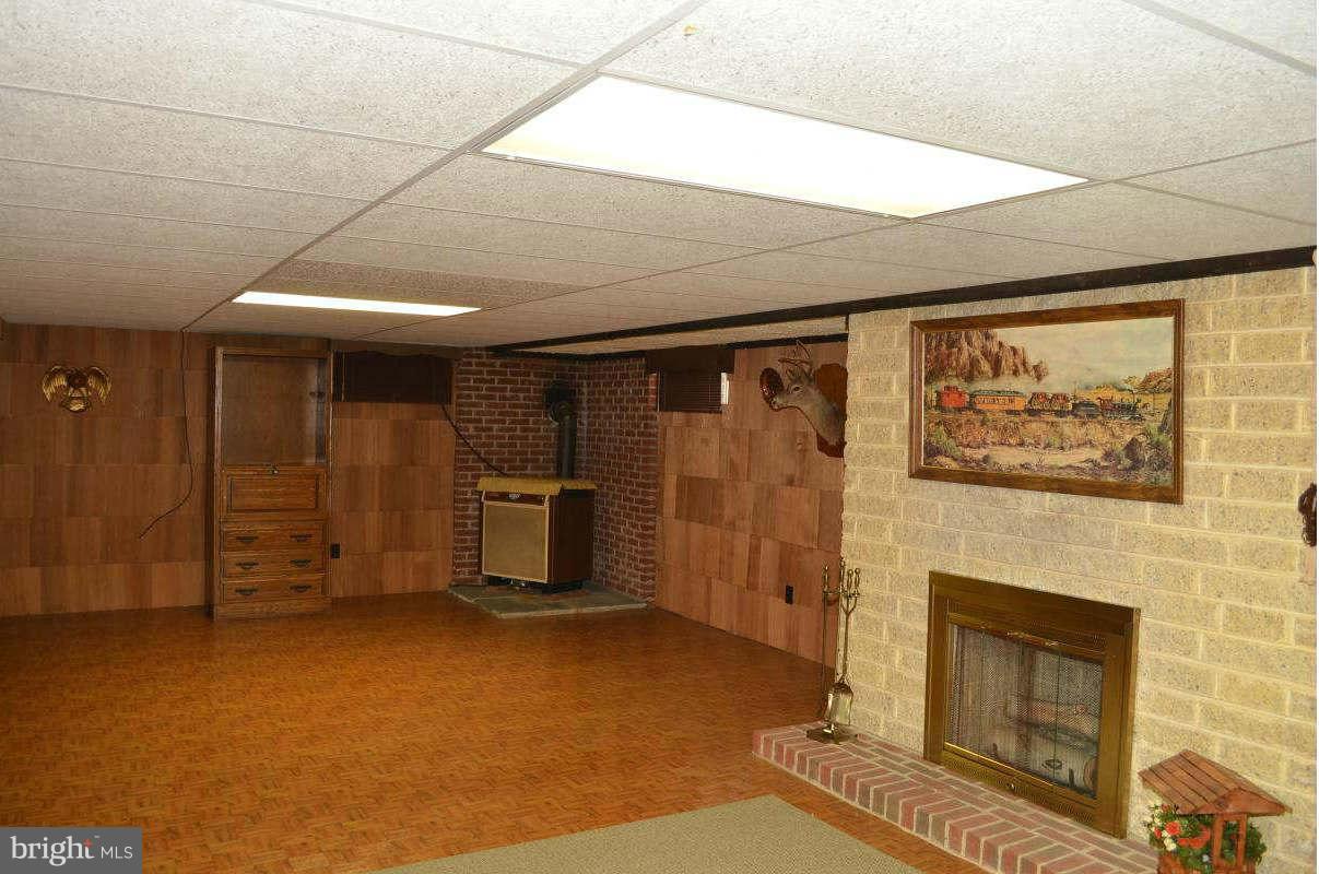 225 Chelsea Road Pasadena, MD 21122 - Photo 12 of 15 Family Room