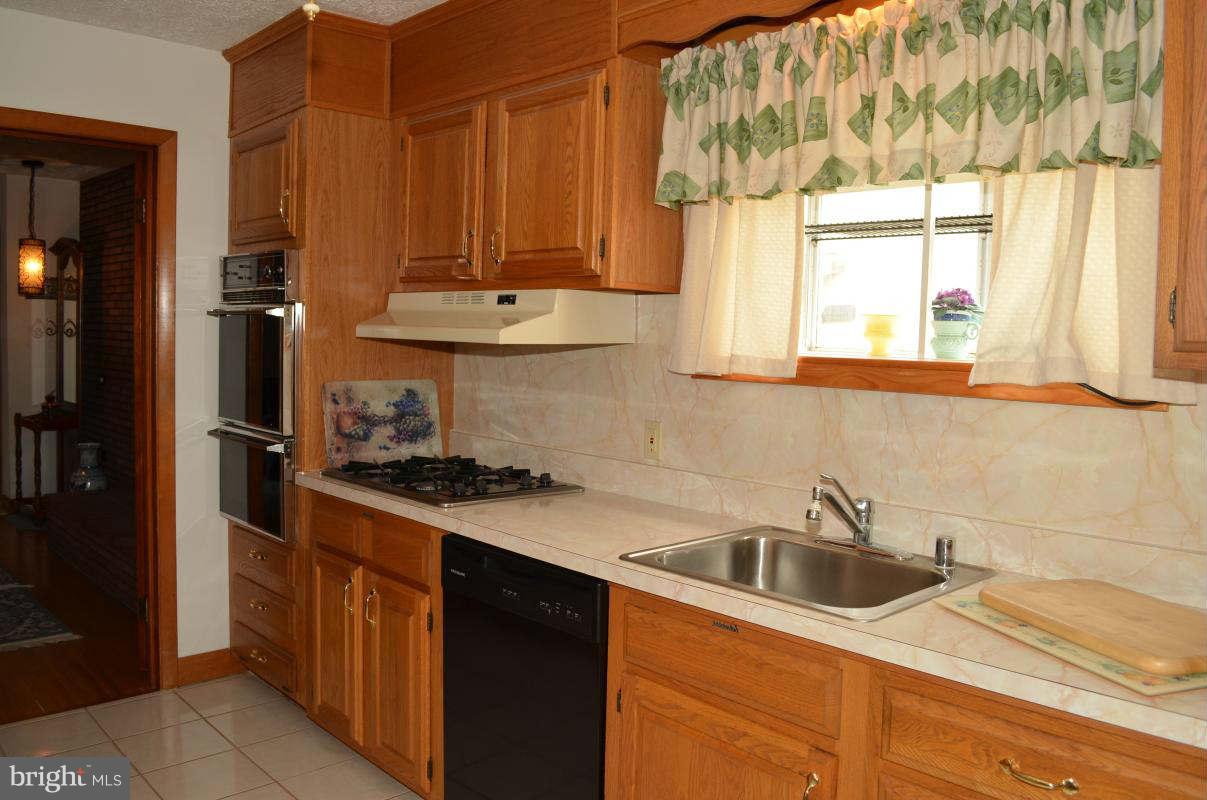 225 Chelsea Road Pasadena, MD 21122 - Photo 5 of 15 Kitchen