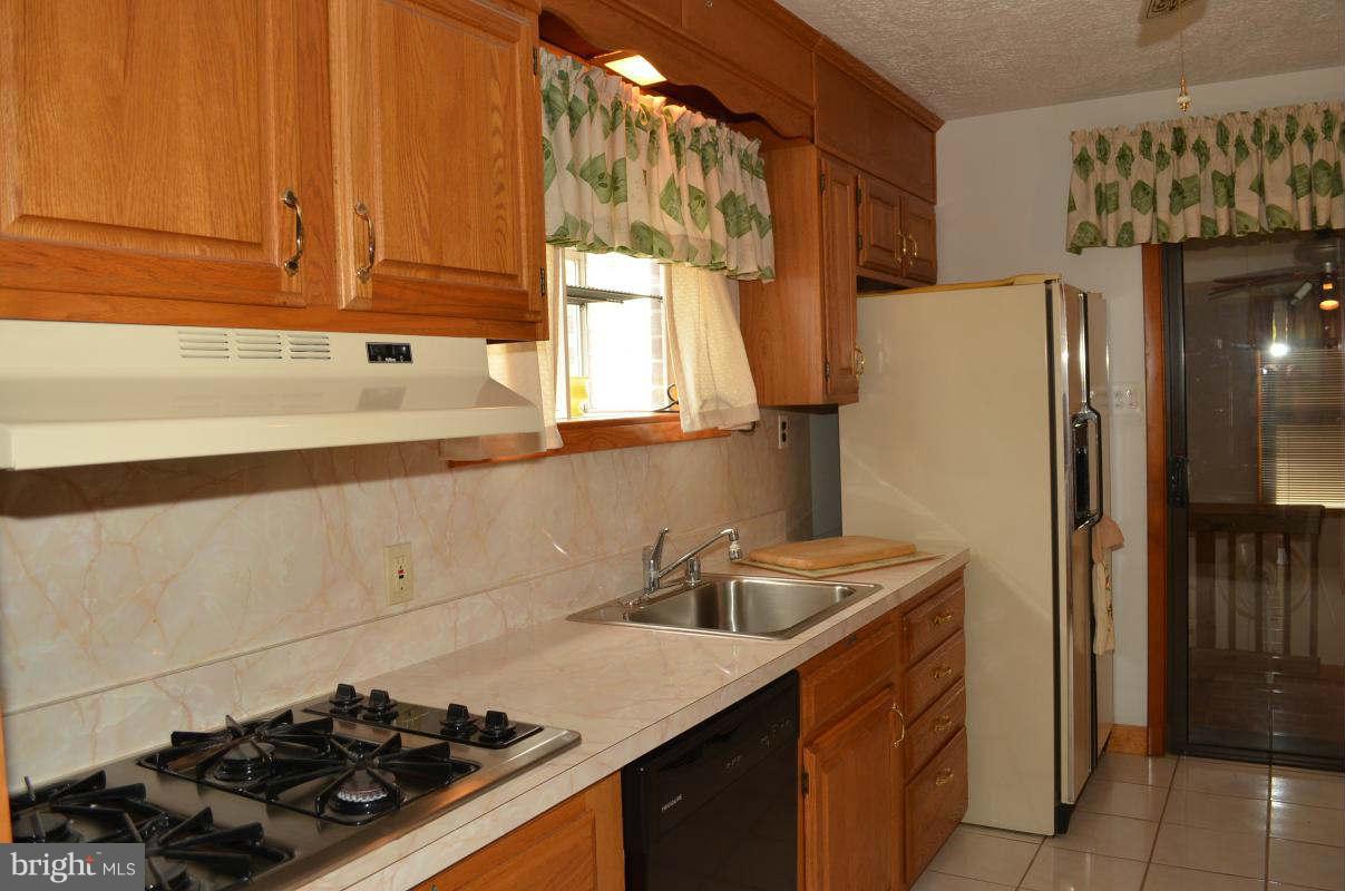 225 Chelsea Road Pasadena, MD 21122 - Photo 6 of 15 Kitchen