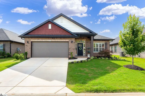 $405,000 | 4 Woodcross Drive, Simpsonville, SC 29681