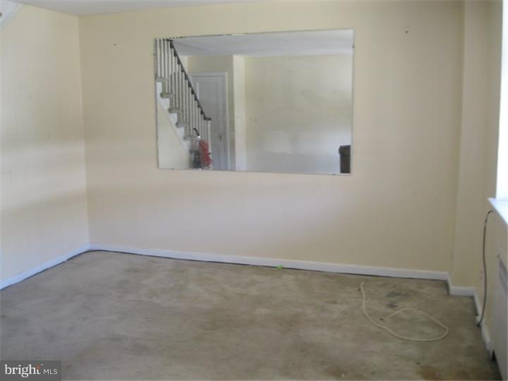 337 Hampden Road Upper Darby, PA 19082 - Photo 2 of 8 Living Room