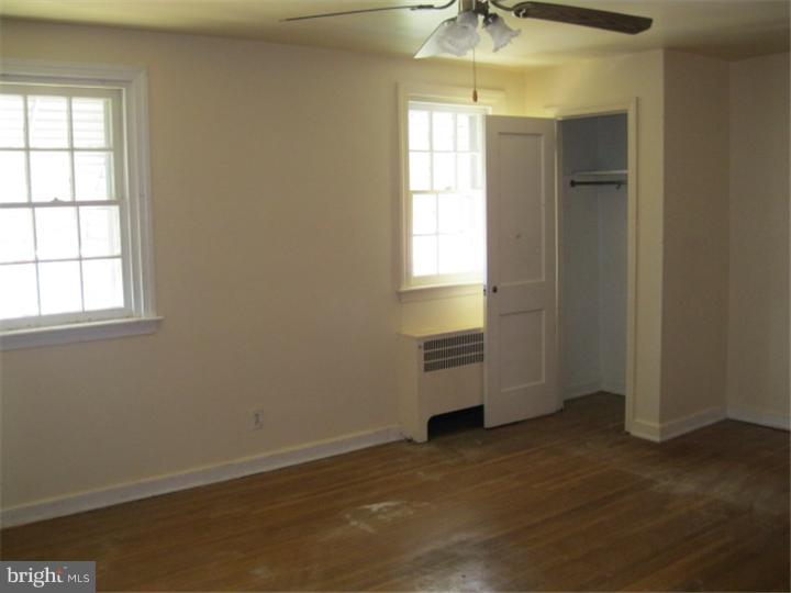 337 Hampden Road Upper Darby, PA 19082 - Photo 3 of 8 Dining Room