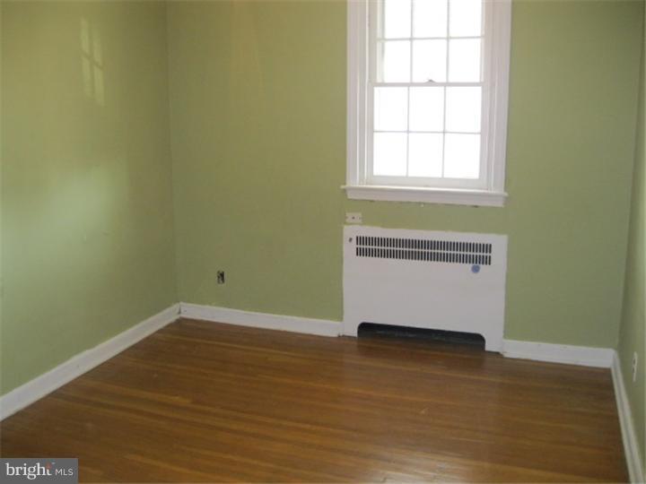 337 Hampden Road Upper Darby, PA 19082 - Photo 5 of 8 Bedroom