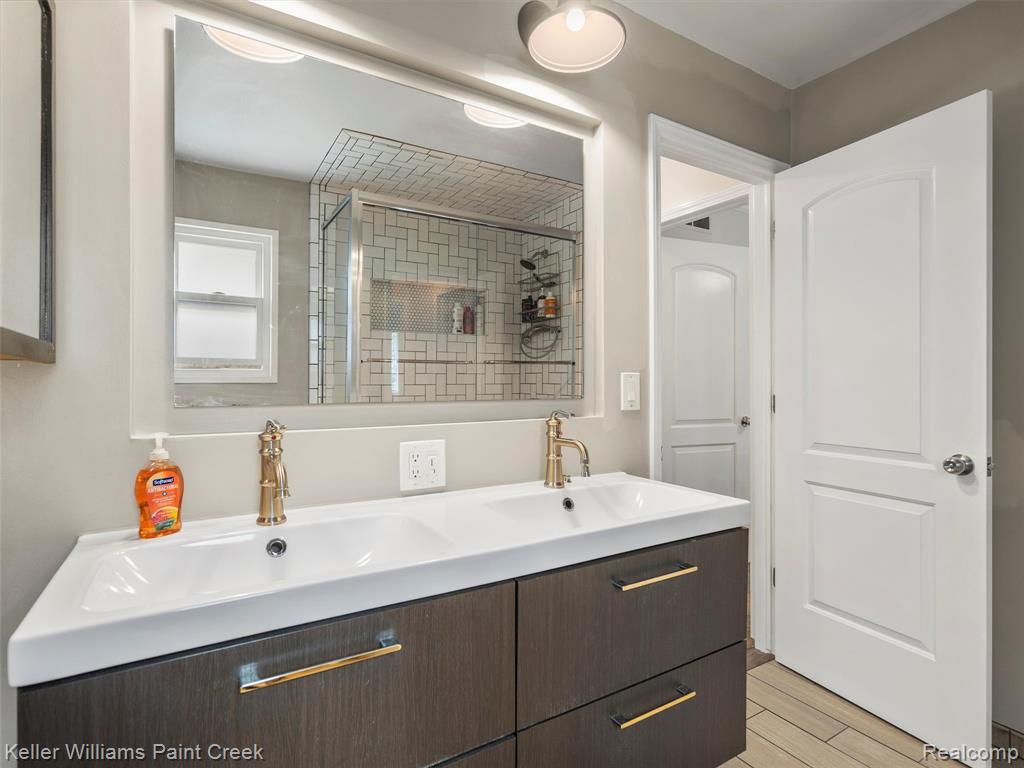 1377 Ruby Avenue Rochester Hills, MI 48309 - Photo 15 of 34