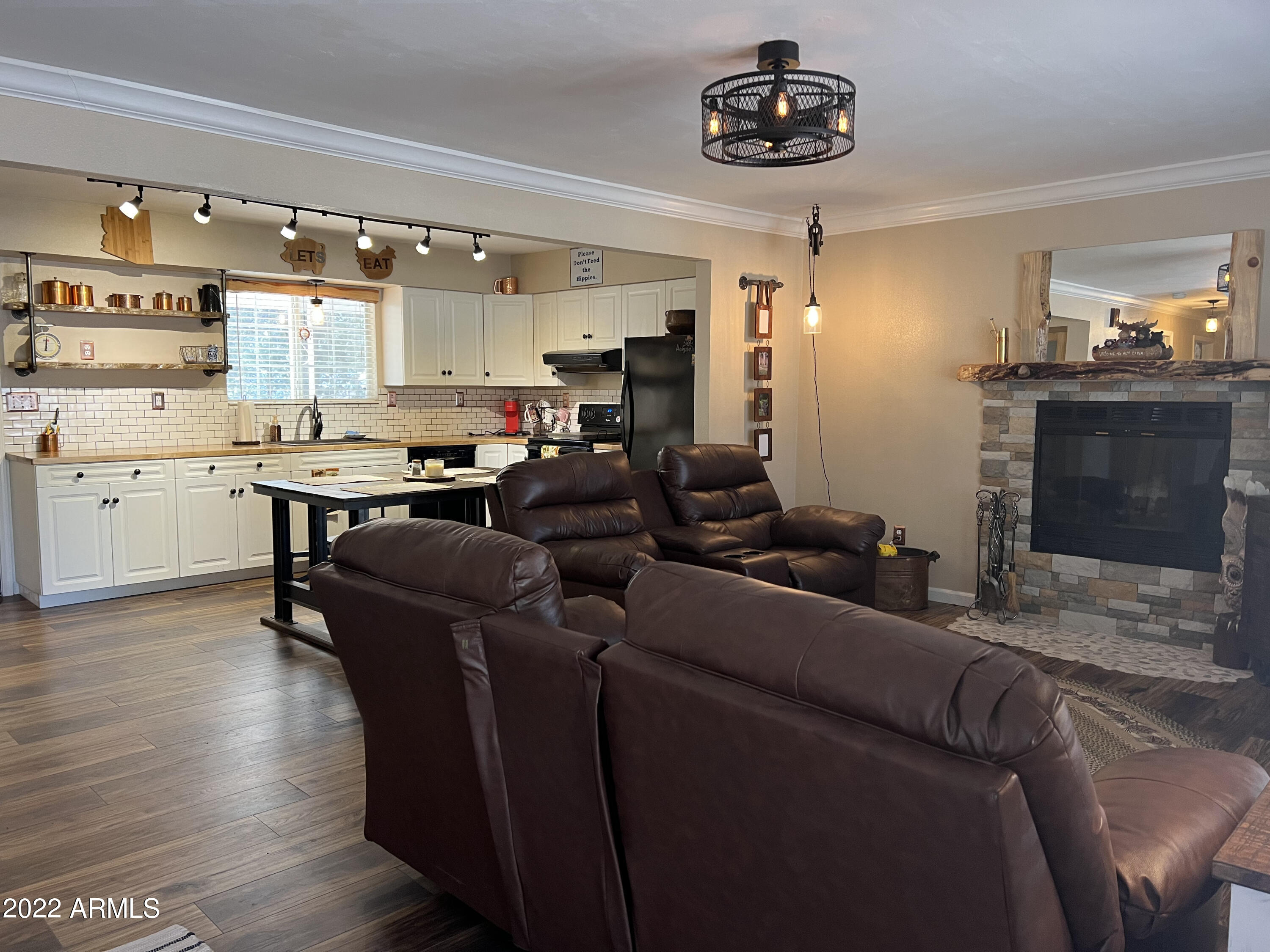 2149 Cottontail Road Overgaard, AZ 85933 - Photo 3 of 24 Living Room