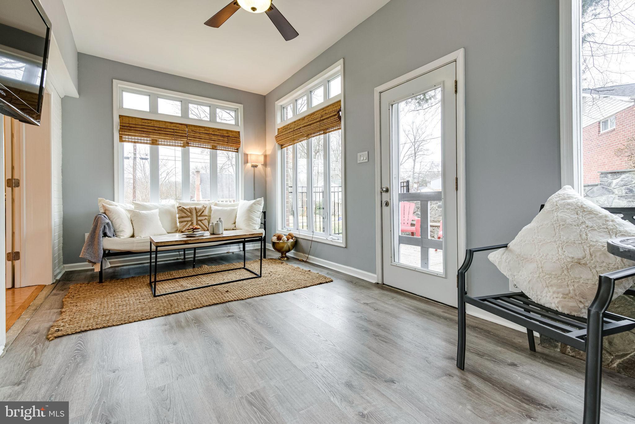7003 Vancouver Road Springfield, VA 22152 - Photo 11 of 38 Sun Room - TV Conveys
