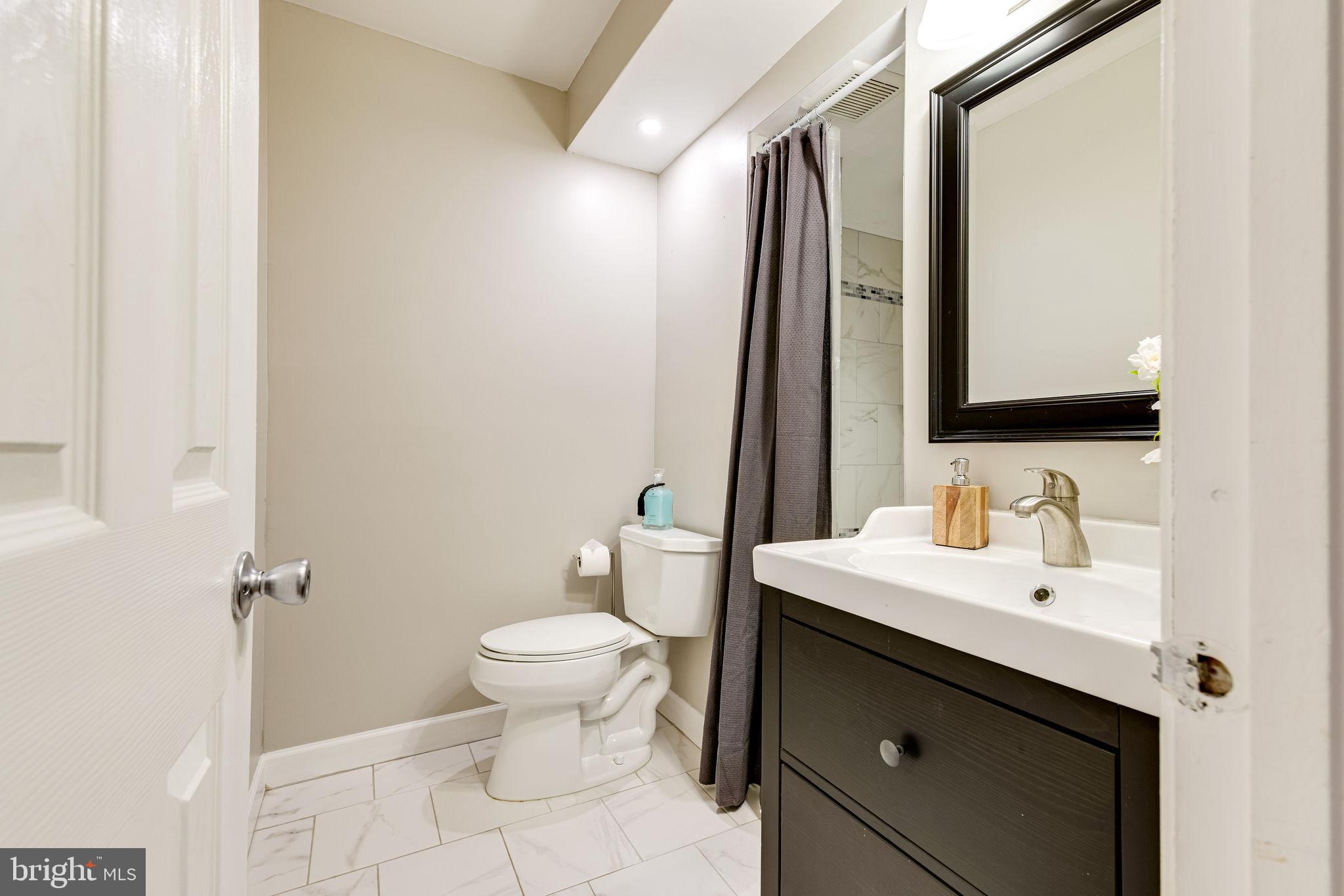 7003 Vancouver Road Springfield, VA 22152 - Photo 15 of 38 Main Floor Full Bathroom