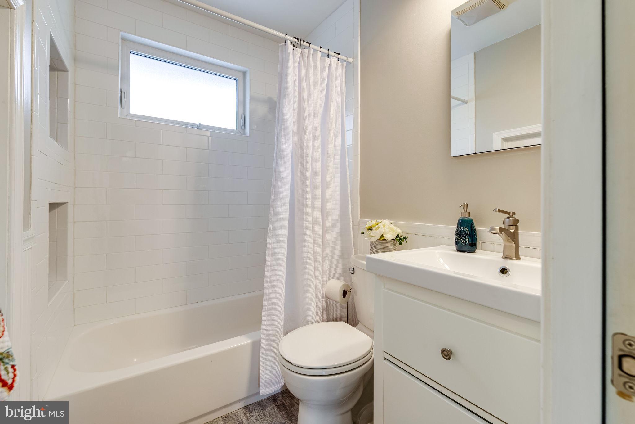 7003 Vancouver Road Springfield, VA 22152 - Photo 29 of 38 Upstairs Hall Bathroom