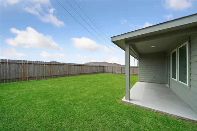 a view of a house with backyard and garden