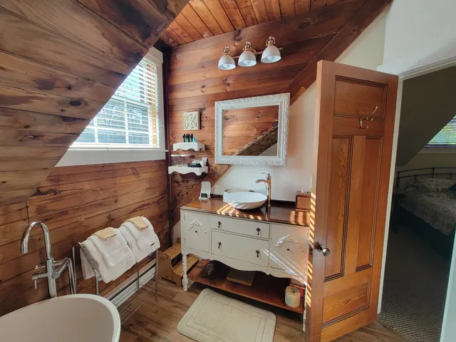 $1,995 | 75 Summer Street, Unit 2, Bristol, NH 03222