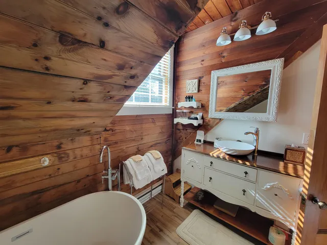 $1,995 | 75 Summer Street, Unit 2, Bristol, NH 03222